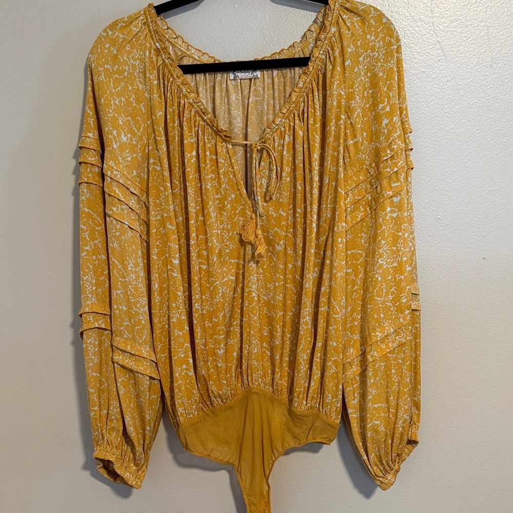 Free People all tucks printed bodysuit/ Mustard Floral Blouse - Picture 3 of 6